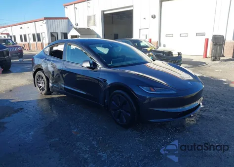 2025 Tesla Model 3 Long Range Rear-Wheel Drive/Standard z USA, uszkodzony, nr VIN 5YJ3E1EA4SF062494